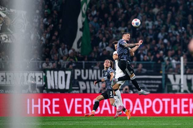MOENCHENGLADBACH, GERMANY - 27 SEPTEMBER, 2025: Robin Koch, Arthur Theate - The football match of Bundesliga Borussia Moenchengladbach vs Eintracht Frankfurt at Borussia Park.  Copyright: xVITALIIxKLIUIEVx