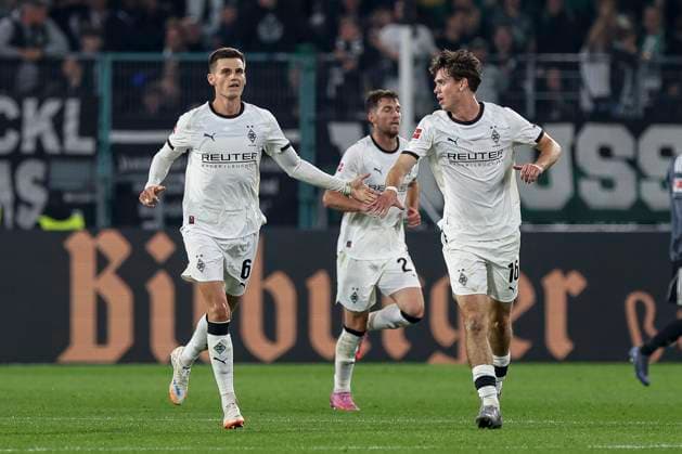 Mönchengladbach, Germany, 27 09 25 Yannik Engelhardt Borussia Mönchengladbach goal celebration, cheers after his goal for 3 6 during the Bundesliga match between Borussia Mönchengladbach vs Eintracht Frankfurt at the stadium in Borussia Park Mönchengladbach Stadion im Borussia Park North Rhine Westphalia Germany Copyright: xBrauer-Fotoagenturx xAdrianxSchlx