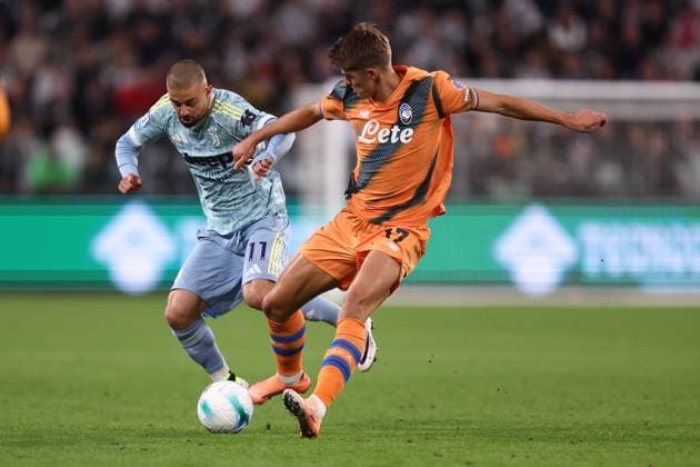 Edon Zhegrova (Juventus Fc) und Charles De Ketelaere (Atalanta Bc) battle for the ball, Serie A, Juventus FC v Atalanta BC, Allianz Stadium, September 27, 2025, Turin, Italy.