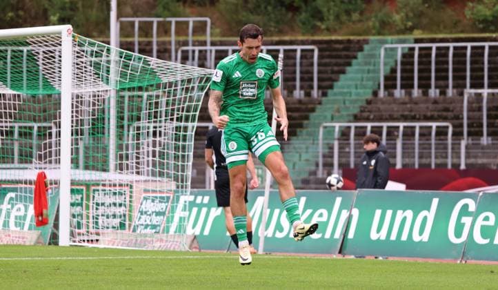 27 09 2025, Football, Men, Regionalliga Südwest, Season 2025 2026, FC 08 Homburg SG Sonnenhof Großaspach, Philipp Steinhart FC 08 Homburg celebrates his goal for 1 1 Homburg Waldstadion Saarland Germany EN Copyright: xFabianxKleerx
