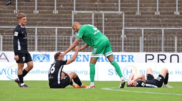 27 09 2025, Football, Men, Regionalliga Südwest, Season 2025 2026, FC 08 Homburg SG Sonnenhof Großaspach, Mike Huras SG Sonnenhof Großaspach , Marius Kunde SG Sonnenhof Großaspach , Steffen Nkansah FC 08 Homburg and Leon Maier SG Sonnenhof Großaspach Homburg Waldstadion Saarland Germany EN Copyright: xFabianxKleerx