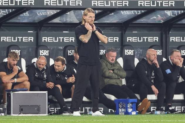 1 Bundesliga Borussia Mönchengladbach Eintracht Frankfurt on 27 09 2025 at Borussia Park in Mönchengladbach Coach Eugen Polanski Gladbach dissatisfied, disappointed, disappointed, dejected MH