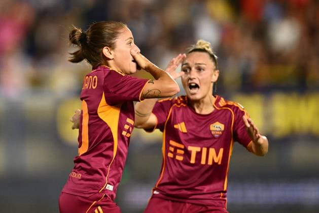 Manuela Giugliano of A.S. Roma Femminile celebrates after scoring the goal of 2-2 during the Serie A Women s Cup Final between Juventus F.C. and A.S. Roma at Romeo Menti Stadium on September 27, 2025 in Castellammare di Stabia, Italy  Copyright: xDomenicoxCippitelli IPAxSportx xipa-agency.netx xx IPA_65831742 IPA_Agency_IPA65831742