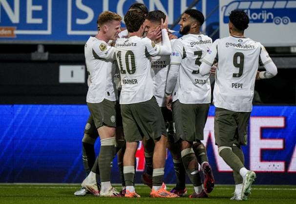 ROTTERDAM - Joey Veerman of PSV Eindhoven celebrates the 1-1 draw during the Dutch Eredivisie match between Excelsior and PSV at the Woudestein Stadium on September 27, 2025, in Rotterdam, Netherlands. ANP TOBIAS KLEUVER Eredivisie 2025 26 xVIxANPxSportx xxANPxIVx 537642915 originalFilename: 537642915.jpg