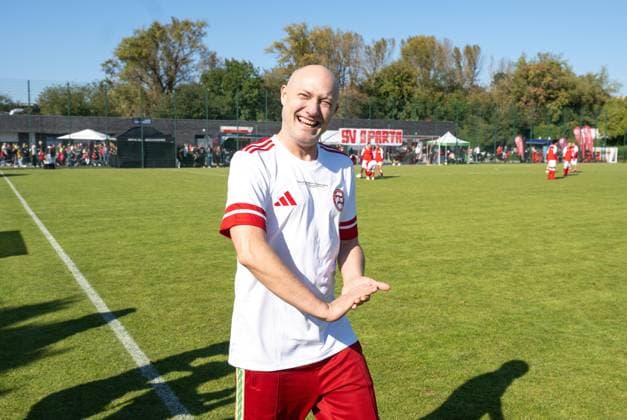 Soccer, Men, Season 2025 2026, NOFV Oberliga Nord, SV Sparta Lichtenberg, Naming ceremony, Fischerstraße sports facility becomes Paul Kalkbrenner sports field, in the picture Paul Kalkbrenner namesake of the Paul Kalkbrenner sports field , 27 09 2025, Copyright: xMatthiasxKochx