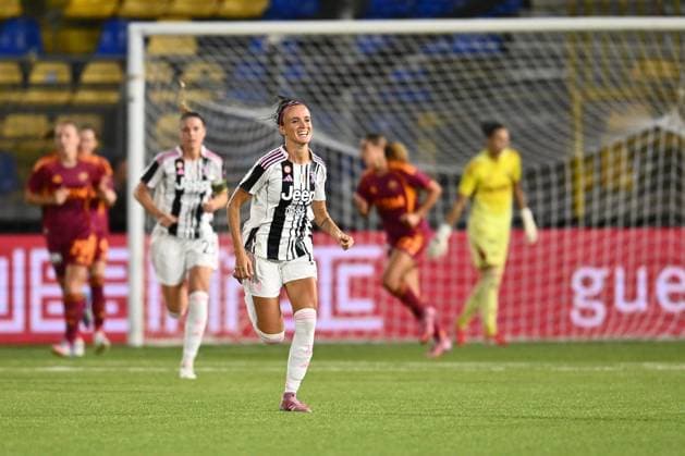 Barbara Bonansea of Juventus F.C. celebrates after scoring the goal of 2-1 during the Serie A Women s Cup Final between Juventus F.C. and A.S. Roma at Romeo Menti Stadium on September 27, 2025 in Castellammare di Stabia, Italy  Copyright: xDomenicoxCippitelli IPAxSportx xipa-agency.netx xx IPA_65831864 IPA_Agency_IPA65831864
