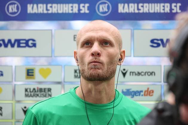 Angry at the post-match interview Dominik Reimann 1 FC Magdeburg, 01, Goalkeeper , GER, Karlsruher SC vs 1 FC Magdeburg, 2 Bundesliga, Matchday 7, 2025 2026, 27 09 2025, DFL REGULATES PROHIBIT ANY USE OF PHOTOGRAPHS AS IMAGE SEQUENCES AND OR QUASI VIDEO, GER, Karlsruher SC vs 1 FC Magdeburg, 2 Bundesliga, Matchday 7, 2025 2026, 27 09 2025 Karlsruhe Copyright: xEibner-Pressefoto JanxPrihodax EP_JPA