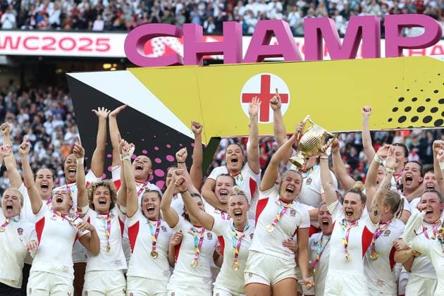 Sport Themen der Woche KW 39 Sport Bilder des Tages WRWC Final 27 September 2025, London - Women™s Rugby World Cup Final - Canada v England Women - England lift the trophy after winning the Women™s Rugby World Cup - Photo: Charlotte Wilson Offside. London UK *** WRWC-Finale 27. September 2025, London Finale der Rugby-Weltmeisterschaft der Frauen Kanada gegen England Frauen England hebt die Trophäe nach dem Sieg bei der Rugby-Weltmeisterschaft der Frauen Foto Charlotte Wilson Offside London UK  Copyright: xCharlottexWilsonx xOffsidexOffside