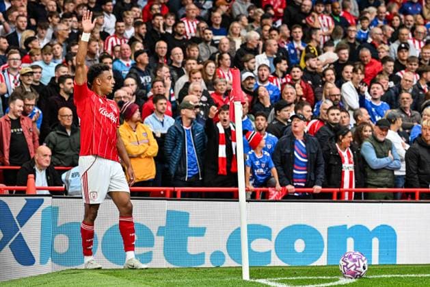 27th September 2025; The City Ground, Nottingham, England; Premier League Football, Nottingham Forest versus Sunderland; Dan Ndoye of Nottingham Forest prepares to take a corner kick  GodfreyxPitt