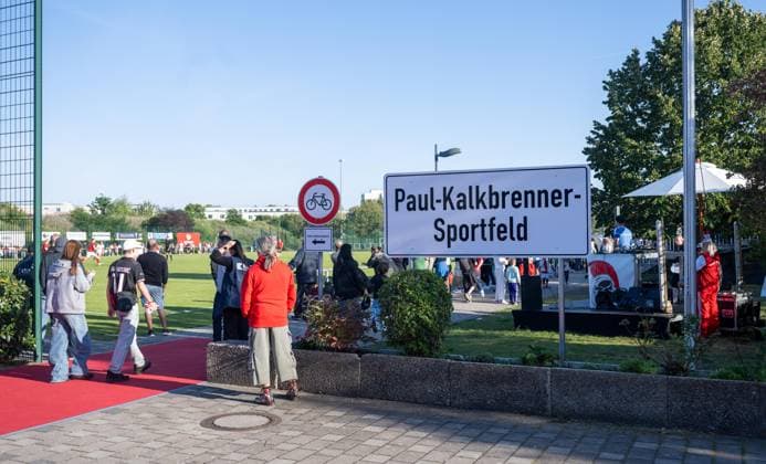 Soccer, Men, Season 2025 2026, NOFV Oberliga Nord, SV Sparta Lichtenberg, Naming ceremony, Fischerstraße sports facility becomes Paul Kalkbrenner sports field, 27 09 2025, Copyright: xMatthiasxKochx