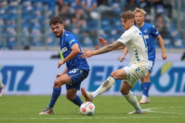Marcus Mathisen 1 FC Magdeburg, 16 in duel against Lilian Egloff Karlsruher SC, 25 , GER, Karlsruher SC vs 1 FC Magdeburg, 2 Bundesliga, Matchday 7, 2025 2026, 27 09 2025, DFL REGULATIONS PROHIBIT ANY USE OF PHOTOGRAPHS AS IMAGE SEQUENCES AND OR QUASI VIDEO, GER, Karlsruher SC vs 1 FC Magdeburg, 2 Bundesliga, Matchday 7, 2025 2026, 27 09 2025 Karlsruhe Copyright: xEibner-Pressefoto JanxPrihodax EP_JPA