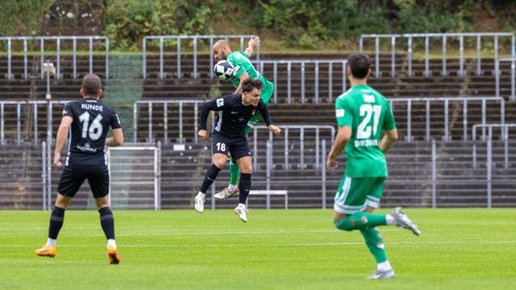 27 09 2025, Football, Men, Regionalliga Südwest, Season 2025 2026, FC 08 Homburg SG Sonnenhof Großaspach, Niklas Pollex SG Sonnenhof Großaspach Steffen Nkansah FC 08 Homburg Homburg Waldstadion Saarland Germany EN Copyright: xJürgenxSchumacherx
