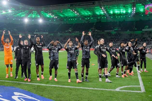 Final cheer Final cheer Emotion Joy of the team of Frankfurt 27 09 2025 Soccer Borussia Moenchengladbach vs Eintracht Frankfurt, Borussia Park, Moenchengladbach, DFB DFL REGULATIONS PROHIBIT ANY USE OF PHOTOGRAPHS AS IMAGE SEQUENCES AND OR QUASI VIDEO Copyright: xpepphotox xHorstxMauelshagenx pep00321, pep_20250927_hm_145378