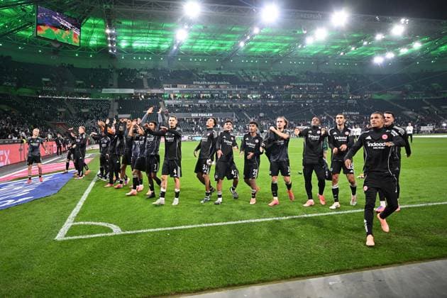27 09 2025, xjhx, Fußball 1 Bundesliga, Borussia Moenchengladbach Eintracht Frankfurt v l Jubel, Freude über den Sieg DFL DFB REGULATIONS PROHIBIT ANY USE OF PHOTOGRAPHS as IMAGE SEQUENCES and or QUASI VIDEO Moenchengladbach