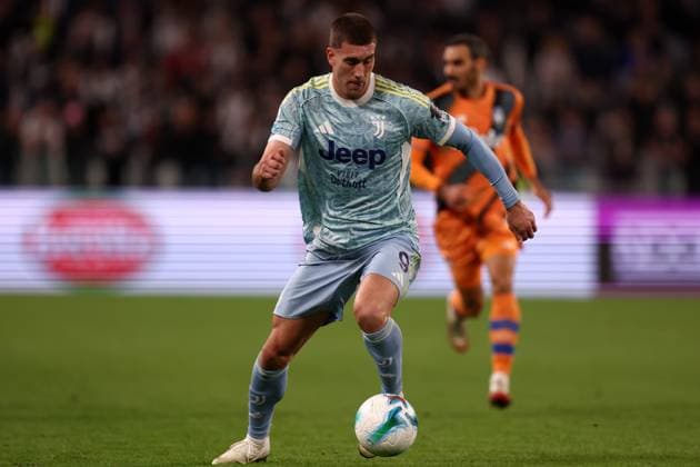 Juventus Fc - Atalanta BC Dusan Vlahovic of Juventus Fc in action during the Serie A match beetween Juventus Fc and Atalanta BC at Allianz Stadium on September 27, 2025 in Turin, Italy . Torino Allianz Stadium Italy Copyright: xMarcoxCanonierox