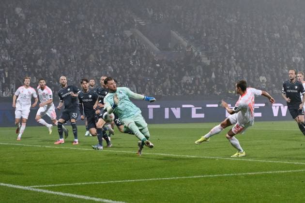 Tim Oberdorf Fortuna Duesseldorf scores against goalkeeper Timo Horn VfL Bochum dqas goal to 0 1 27 09 2025, Fußball 2 Bundesliga, Saison 2025 2026, 7 Spieltag, VfL Bochum Fortuna Düsseldorf DFL regulations prohibit any use of photographs as image sequences and or quasi video Bochum Vonovia Ruhrstadion Nordrhein Westfalen Germany Team2