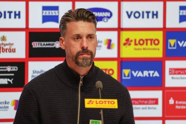 Sandro Wagner Trainer, FC Augsburg bei der Preessekonferenz nach dem Spiel zwischen 1 FC Heidenheim v FC Augsburg, Fußball, Herren, Bundesliga, 2025 2026, 5 Spieltag am 27 09 2025 in Heidenheim an der Brenz, Voith Arena DFL and DFB regulations prohibit any use of photographs as image sequences and or quasi video Baden Württemberg Germany