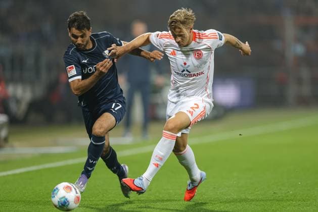 Bochum, Germany, 27 09 25 Gerrit Holtmann VfL Bochum and Jesper Daland Fortuna Duesseldorf fighting for the ball during the 2 Bundesliga match between VfL Bochum Fortuna Duesseldorf at the Vonovia Ruhrstadion on September 27, 2025 in Bochum, Germany Bochum Vonovia Ruhrstadion Germany Copyright: xStefanxBrauer Brauer-Fotoagenturx