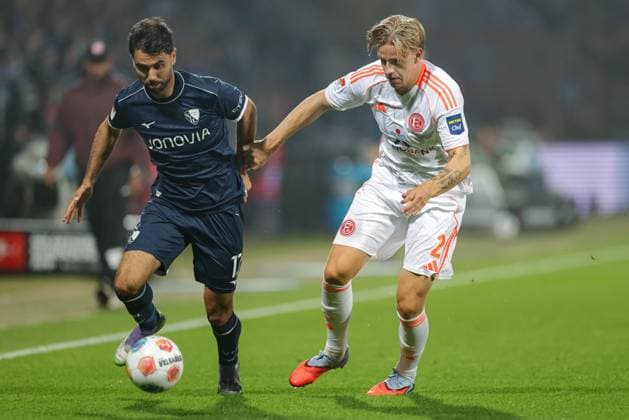 Bochum, Germany, 27 09 25 Gerrit Holtmann VfL Bochum and Jesper Daland Fortuna Duesseldorf fighting for the ball during the 2 Bundesliga match between VfL Bochum Fortuna Duesseldorf at the Vonovia Ruhrstadion on September 27, 2025 in Bochum, Germany Bochum Vonovia Ruhrstadion Germany Copyright: xStefanxBrauer Brauer-Fotoagenturx