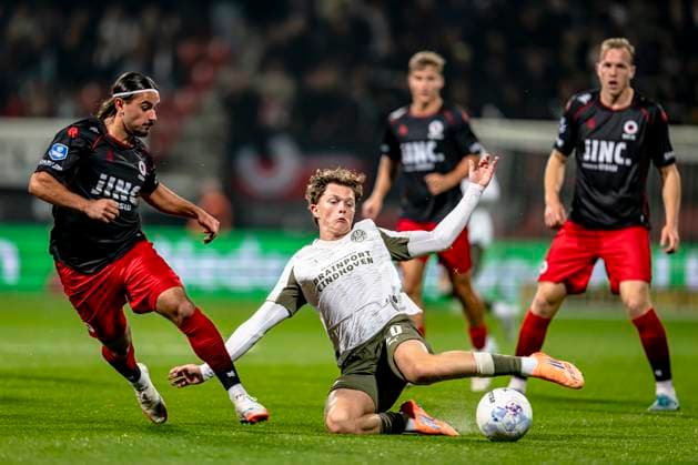 Excelsior player Irakli Yegoian, PSV Eindhoven midfielder Paul Wanner during the match Excelsior Rotterdam vs PSV Eindhoven at the Stadium Woudestein for the Dutch Vriendenloterij Eredivisie season 2025-2026 in ROTTERDAM, Netherlands on 27 september 2025, (photo by Stefan Koops EYE4images DeFodi Images) Excelsior player Irakli Yegoian, PSV Eindhoven midfielder Paul Wanner during the match Excelsior Rotterdam vs PSV Eindhoven at the Stadium Woudestein for the Dutch Vriendenloterij Eredivisie season 2025 2026 in ROTTERDAM, Netherlands on 27 september 2025, photo by Stefan Koops EYE4images DeFodi Images
