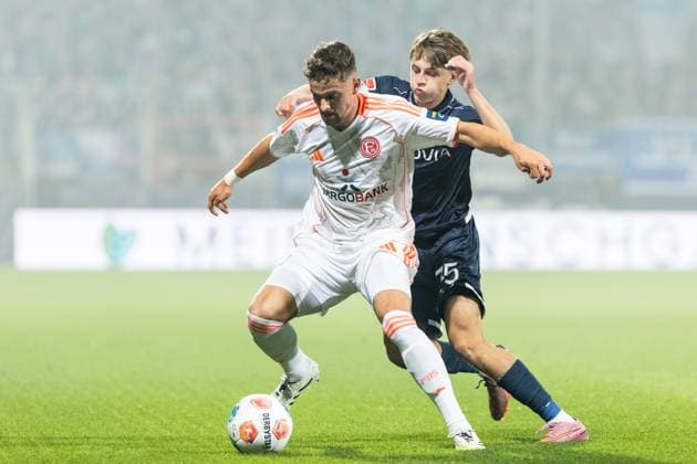 2 Soccer Bundesliga VfL Bochum Fortuna Düsseldorf Vonovia Ruhrstadion, Bochum 27 09 2025 Kacper Koscierski VfL Bochum, 35 , Moritz Heyer Fortuna Düsseldorf, 5 2 Soccer Bundesliga VfL Bochum Fortuna Düsseldorf Vonovia Ruhrstadion, Bochum 27 09 2025 DFL regulations prohibit any use of photographs as image sequences and or quasi video Copyright: xBEAUTIFULxSPORTS Buriakovx
