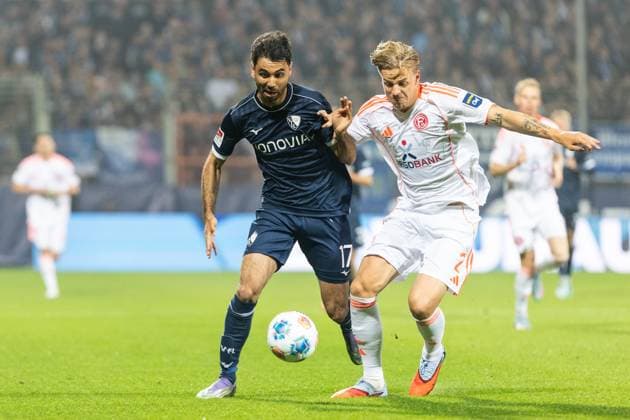 2 Soccer Bundesliga VfL Bochum Fortuna Düsseldorf Vonovia Ruhrstadion, Bochum 27 09 2025 Geritt Holtmann VfL Bochum, 17 , Jesper Daland Fortuna Düsseldorf, 2 2 Soccer Bundesliga VfL Bochum Fortuna Düsseldorf Vonovia Ruhrstadion, Bochum 27 09 2025 DFL regulations prohibit any use of photographs as image sequences and or quasi video Copyright: xBEAUTIFULxSPORTS Buriakovx