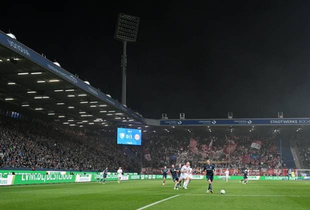 Floodlight failure at Vonovia Ruhrstadion 27 09 2025, Football 2 Bundesliga, Season 2025 2026, Matchday 7, VfL Bochum Fortuna Düsseldorf DFL regulations prohibit any use of photographs as image sequences and or quasi video Bochum Vonovia Ruhrstadion Nordrhein Westfalen Germany Team2