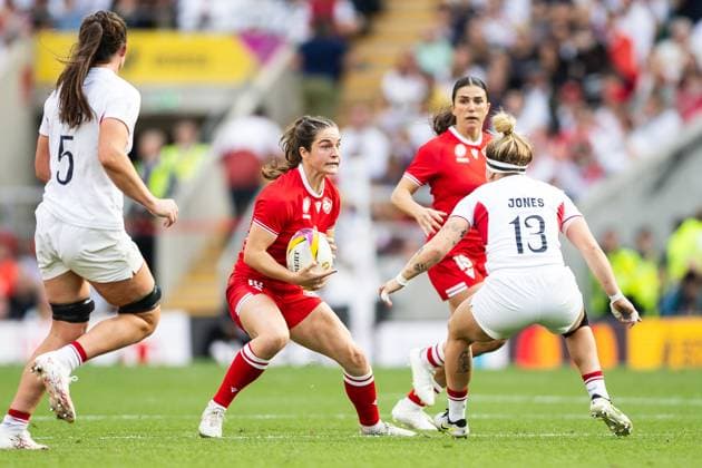 Canada Women v England Women Women s Rugby World Cup 2025 27 09 2025. Final Justine Pelletier of Canada under pressure from Megan Jones of England during the Women s Rugby World Cup 2025 Final match between Canada Women and England Women at Allianz Stadium, Twickenham, Richmond, United Kingdom on 27 September 2025. Richmond Allianz Stadium London United Kingdom Editorial use only , Copyright: xSimonxKingx PSI-22918-0101