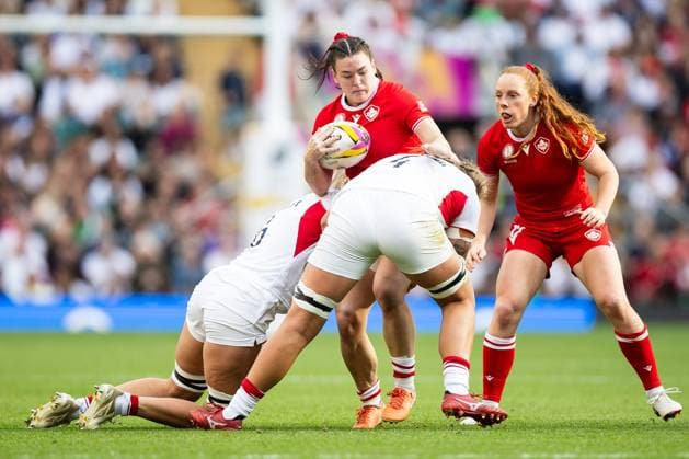 Canada Women v England Women Women s Rugby World Cup 2025 27 09 2025. Final Alysha Corrigan of Canada under pressure from Morwenna Talling of England during the Women s Rugby World Cup 2025 Final match between Canada Women and England Women at Allianz Stadium, Twickenham, Richmond, United Kingdom on 27 September 2025. Richmond Allianz Stadium London United Kingdom Editorial use only , Copyright: xSimonxKingx PSI-22918-0109