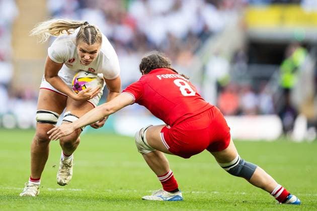 Canada Women v England Women Women s Rugby World Cup 2025 27 09 2025. Final Zoe Aldcroft of England under pressure from Fabiola Forteza of Canada during the Women s Rugby World Cup 2025 Final match between Canada Women and England Women at Allianz Stadium, Twickenham, Richmond, United Kingdom on 27 September 2025. Richmond Allianz Stadium London United Kingdom Editorial use only , Copyright: xSimonxKingx PSI-22918-0116