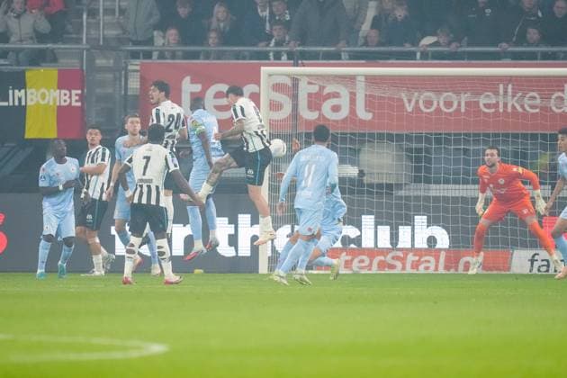 Eredivisie: Heracles Almelo v Sparta Rotterdam Almelo - Jizz Hornkamp of Heracles Almelo with a header during the seventh competition round of the 2025 2026 Eredivisie season. The match is set between Heracles Almelo and Sparta Rotterdam at Asito Stadion on 27 September 2025 in Almelo, The Netherlands. (VK Sportphoto Danny de Groot) Copyright: xDannyxdexGrootx