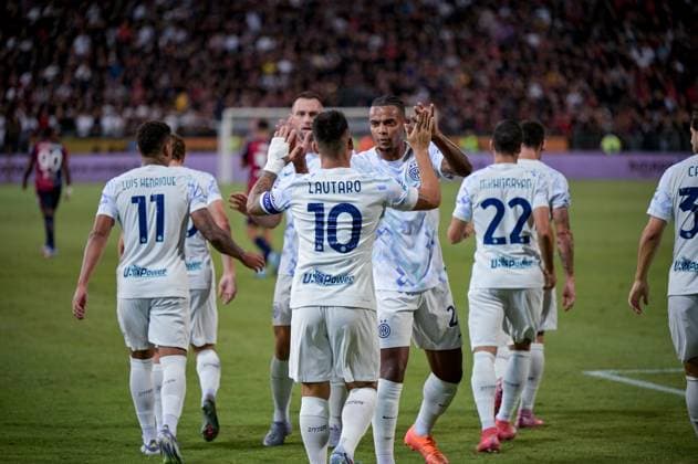 Inter s Lautaro Javier Martinez celebrates after scoring the goal during the Serie A soccer match between Cagliari Calcio and Inter at the Unipol Domus in Cagliari, Sardinia - Saturday, 27 september 2025. - Soccer  Copyright: xGianlucaxZuddas LaPressex