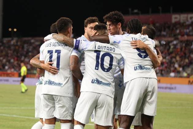 September 27, 2025, Cagliari: Inter™s Lautaro Martinez jubilates after scoring the goal (0-1) during the Italian Serie A soccer match Cagliari calcio vs Inter FC at the Unipol Domus in Cagliari, Italy, 27 September 2025 .ANSA FABIO MURRU Soccer; Serie A:Cagliari Vs Inter  - ZUMAa110 20250927_zaf_a110_078 Copyright: xFabioxMurrux