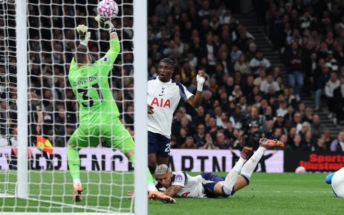 London, England, 27th September 2025. Mohammed Kudus of Tottenham Hotspur heads the ball towards goal but it is saved by Sam Johnstone of Wolverhampton Wanderers during the Tottenham Hotspur vs Wolverhampton Wanderers Premier League match at the Tottenham Hotspur Stadium, London. Picture credit should read: Paul Terry Sportimage EDITORIAL USE ONLY. No use with unauthorised audio, video, data, fixture lists, club league logos or live services. Online in-match use limited to 120 images, no video emulation. No use in betting, games or single club league player publications. SPI_014_PT_Tottenham_Wolves SPI-4168-0014