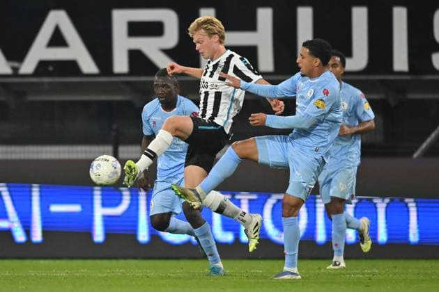 ALMELO , 27-09-2025 , Stadium Asito , season 2025 2026 , Dutch Eredivisie football , match between Heracles Almelo and Sparta Rotterdam , picture shows Heracles Almelo player Jan Zamburek, Sparta Rotterdam player Sayfallah Ltaief Heracles - Sparta  x31229039x Copyright: