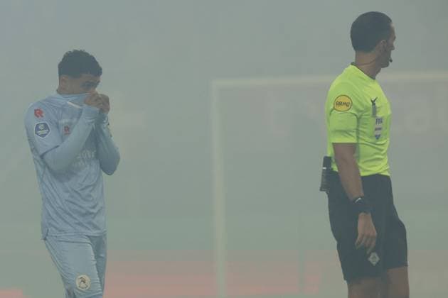 Sayfallah Ltaief of Sparta Rotterdam and Referee Gozubuyuk in the smoke from fireworks during the match Heracles Almelo vs Sparta Rotterdam at the Asito stadium for the Dutch Vriendenloterij Eredivisie season 2025-2026 in ALMELO, Netherlands on 27 september 2025, (photo by Peter Lous EYE4images DeFodi Images) Sayfallah Ltaief of Sparta Rotterdam and Referee Gozubuyuk in the smoke from fireworks during the match Heracles Almelo vs Sparta Rotterdam at the Asito stadium for the Dutch Vriendenloterij Eredivisie season 2025 2026 in ALMELO, Netherlands on 27 september 2025, photo by Peter Lous EYE4images DeFodi Images
