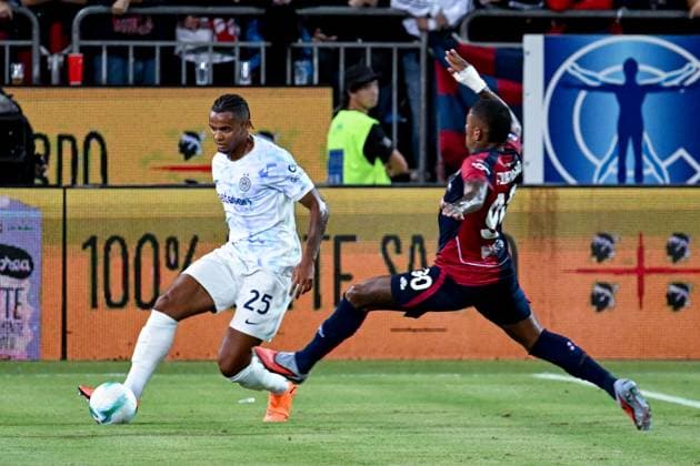 Inter s Manuel Akanji in action during the Serie A soccer match between Cagliari Calcio and Inter at the Unipol Domus in Cagliari, Sardinia - Saturday, 27 september 2025. - Soccer  Copyright: xGianlucaxZuddas LaPressex