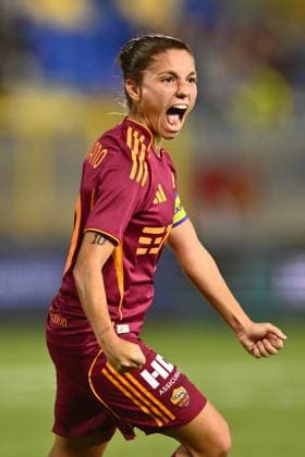 CALCIO - Serie A - Serie A Women’s Cup - Final - Juventus FC vs AS Roma Manuela Giugliano of A.S. Roma Femminile celebrates after scoring the goal of 2-2 during the Serie A Women s Cup Final between Juventus F.C. and A.S. Roma at Romeo Menti Stadium on September 27, 2025 in Castellammare di Stabia, Italy Castellammare di Stabia (NA) Italy  Copyright: xIPAxSport ABACAx