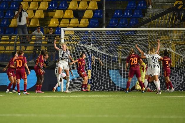 CALCIO - Serie A - Serie A Women’s Cup - Final - Juventus FC vs AS Roma Lindsey Thomas of Juventus F.C. celebrates after scoring the goal of 3-2 during the Serie A Women s Cup Final between Juventus F.C. and A.S. Roma at Romeo Menti Stadium on September 27, 2025 in Castellammare di Stabia, Italy Castellammare di Stabia (NA) Italy  Copyright: xIPAxSport ABACAx