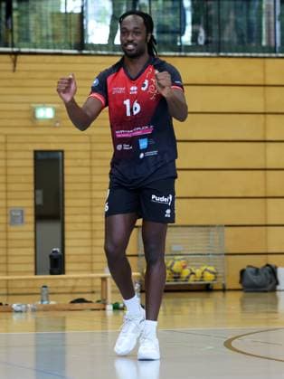 BAU 27 09 2025 Ludwigsburg Volleyball Barock Volley MTV Ludwigsburg vs TSV Haching, Nyherowo Omene, LB cheers