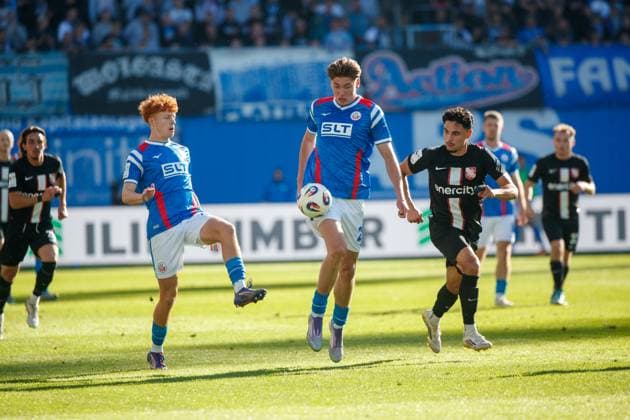 from l Tim Krohn Rostock , Ryan Naderi Rostock and Emre Aytun Havelse GER, FC Hansa Rostock vs TSV Havelse, Soccer, Men, 3 Liga, 08 Matchday, Season 2025 2026, 27 09 2025 Rostock Ostseestadion Mecklenburg Vorpommern Germany