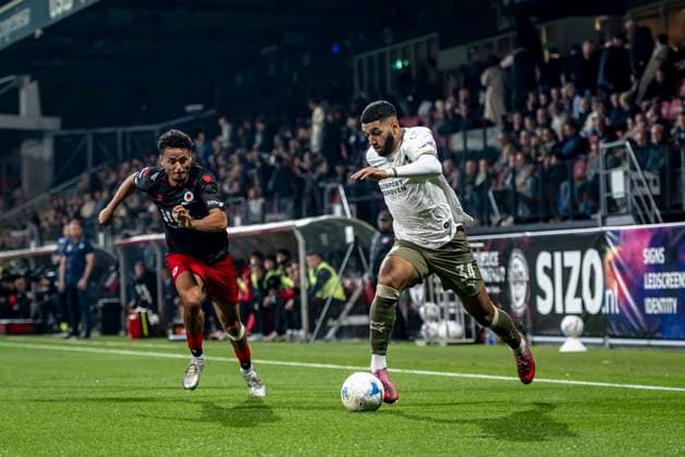 Excelsior player Ilias Bronkhorst, PSV Eindhoven midfielder Ismael Saibari during the match Excelsior Rotterdam vs PSV Eindhoven at the Stadium Woudestein for the Dutch Vriendenloterij Eredivisie season 2025-2026 in ROTTERDAM, Netherlands on 27 september 2025, (photo by Stefan Koops EYE4images DeFodi Images) Excelsior player Ilias Bronkhorst, PSV Eindhoven midfielder Ismael Saibari during the match Excelsior Rotterdam vs PSV Eindhoven at the Stadium Woudestein for the Dutch Vriendenloterij Eredivisie season 2025 2026 in ROTTERDAM, Netherlands on 27 september 2025, photo by Stefan Koops EYE4images DeFodi Images