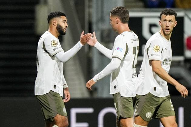 ROTTERDAM - (L-R) Ismael Saibari of PSV Eindhoven and Joey Veerman of PSV Eindhoven celebrate the 1-2 goal during the Dutch Eredivisie match between Excelsior and PSV at the Woudestein Stadium on September 27, 2025, in Rotterdam, Netherlands. ANP TOBIAS KLEUVER Eredivisie 2025 26 xVIxANPxSportx xxANPxIVx 537650401 originalFilename: 537650401.jpg
