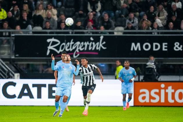 Eredivisie: Heracles Almelo v Sparta Rotterdam Almelo - Sayfallah Ltaief of Sparta Rotterdam duels for the ball with Mimeirhel Benita of Heracles Almelo during the seventh competition round of the 2025 2026 Eredivisie season. The match is set between Heracles Almelo and Sparta Rotterdam at Asito Stadion on 27 September 2025 in Almelo, The Netherlands. (VK Sportphoto Danny de Groot) Copyright: xDannyxdexGrootx