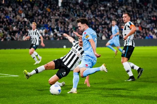 Eredivisie: Heracles Almelo v Sparta Rotterdam Almelo - Mitchell van Bergen of Sparta Rotterdam shoots the ball during the seventh competition round of the 2025 2026 Eredivisie season. The match is set between Heracles Almelo and Sparta Rotterdam at Asito Stadion on 27 September 2025 in Almelo, The Netherlands. (VK Sportphoto Danny de Groot) Copyright: xDannyxdexGrootx