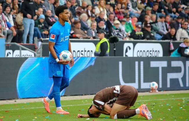 Germany Soccer Bundesliga 2025 26, 5 Matchday FC St Pauli vs Bayer 04 Leverkusen Millerntor Stadion Hamburg Malik Tillman Bayer 04 Leverkusen, 10 Hamburg Copyright: xAymanxAlahmedx