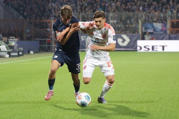 27 09 2025, xgrfx, Soccer 2 Bundesliga, VfL Bochum Fortuna Duesseldorf v l Kacper Koscierski VfL Bochum , Moritz Heyer Fortuna Düsseldorf DFL DFB REGULATIONS PROHIBIT ANY USE OF PHOTOGRAPHS as IMAGE SEQUENCES and or QUASI VIDEO Bochum