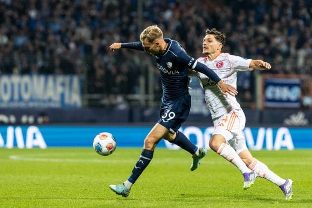 2 Fußball Bundesliga VfL Bochum Fortuna Düsseldorf Vonovia Ruhrstadion, Bochum 27 09 2025 Leandro Morgalla VfL Bochum, 39 , Florent Muslija Fortuna Düsseldorf, 24 2 Fußball Bundesliga VfL Bochum Fortuna Düsseldorf Vonovia Ruhrstadion, Bochum 27 09 2025 DFL regulations prohibit any use of photographs as image sequences and or quasi video Copyright: xBEAUTIFULxSPORTS Buriakovx