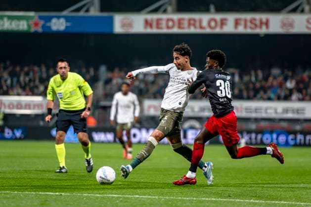 PSV Eindhoven defender Anass Salah-Eddine, Excelsior player Derensilli Sanches Fernandes during the match Excelsior Rotterdam vs PSV Eindhoven at the Stadium Woudestein for the Dutch Vriendenloterij Eredivisie season 2025-2026 in ROTTERDAM, Netherlands on 27 september 2025, (photo by Stefan Koops EYE4images DeFodi Images) PSV Eindhoven defender Anass Salah Eddine, Excelsior player Derensilli Sanches Fernandes during the match Excelsior Rotterdam vs PSV Eindhoven at the Stadium Woudestein for the Dutch Vriendenloterij Eredivisie season 2025 2026 in ROTTERDAM, Netherlands on 27 september 2025, photo by Stefan Koops EYE4images DeFodi Images