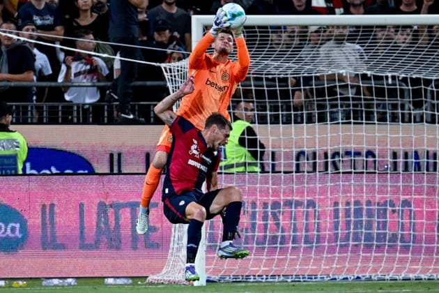 Cagliari s Andrea Belotti gets injured during the Serie A soccer match between Cagliari Calcio and Inter at the Unipol Domus in Cagliari, Sardinia - Saturday, 27 september 2025. - Soccer  Copyright: xGianlucaxZuddas LaPressex